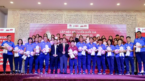 ĐT nữ Việt Nam và ĐT U22 Việt Nam tặng 100 triệu hỗ trợ đồng bào miền Trung